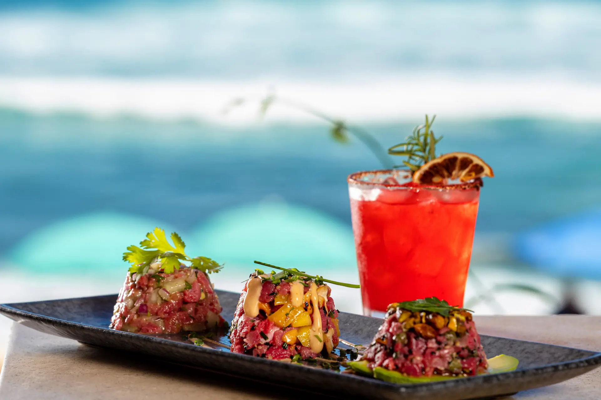 oceanfront-dining-cocktails-los-cabos-mexico