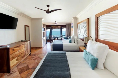 Deluxe Ocean 2 Queen Beds